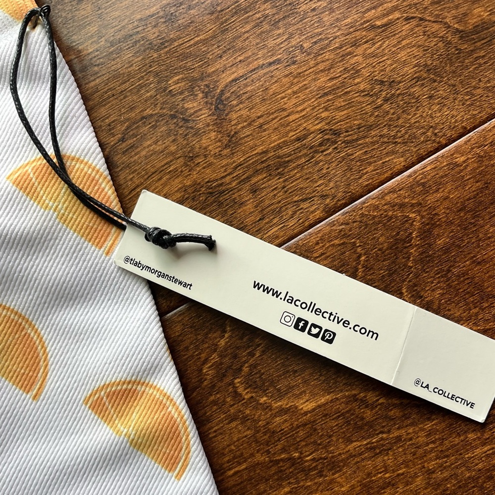 NWT MORGAN STEWART LEGGINGS WHITE WITH ORANGE SLICE PRINT SIZE MEDIUM - Picture 7 of 10